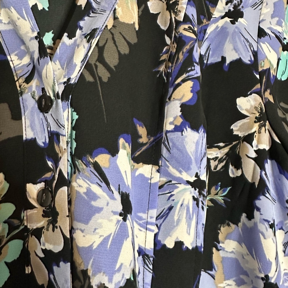 5/$25 😻 212 Collection Floral Women's Top - Black and Blue - Picture 3 of 7